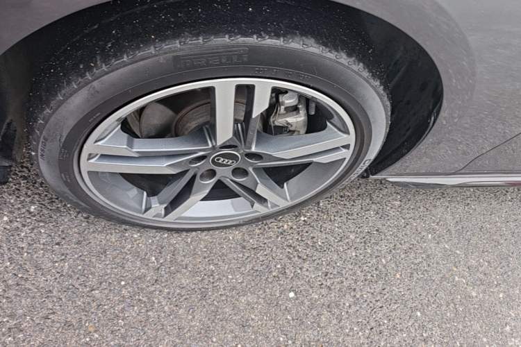Used Audi A4L 2022 40 TFSI Luxury Dynamic Model Left Front Wheel Hub