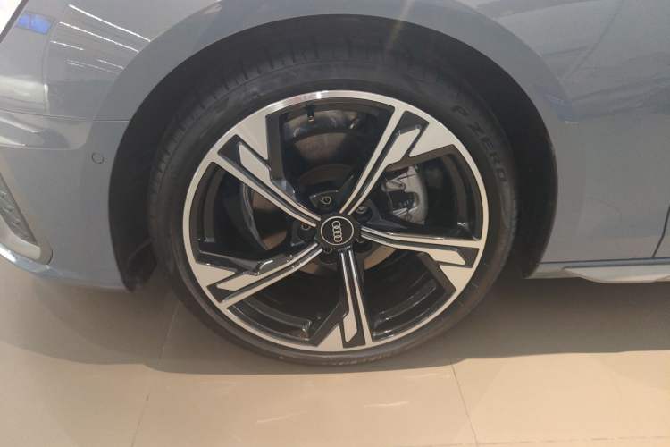 Used Audi A4L 2022 40 TFSI quattro RS Performance Package Left Front Wheel Hub