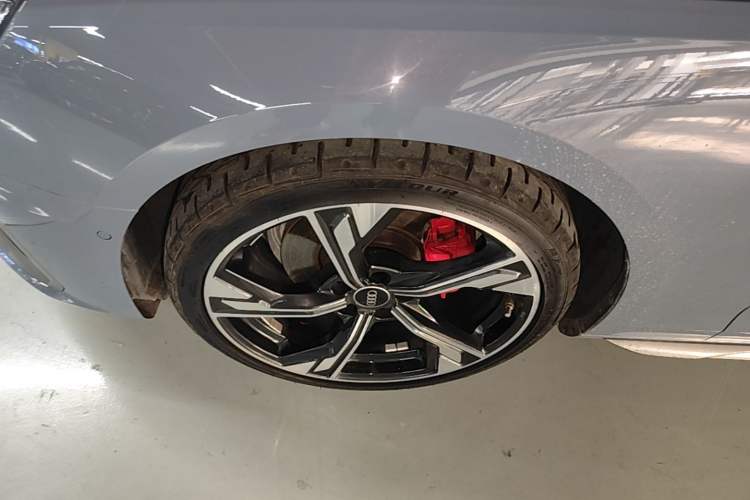 Used Audi A4L 2022 40 TFSI quattro RS Performance Package Left Front Wheel Hub