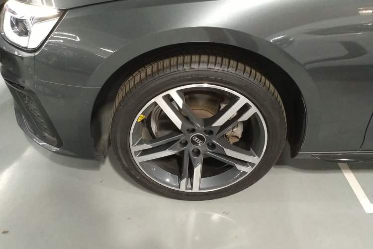Used Audi A4L 2022 40 TFSI Luxury Dynamic Model Left Front Wheel Hub