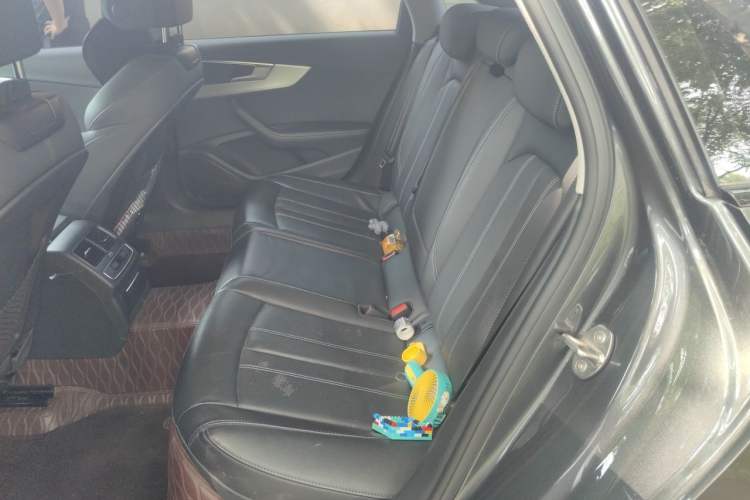 Used Audi A4L 2022 40 TFSI Luxury Dynamic Model Left Rear Seat