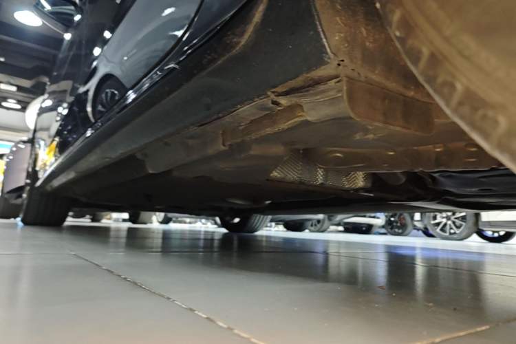 Used Audi A4L 2022 40 TFSI Luxury Dynamic Model Left Side Sill