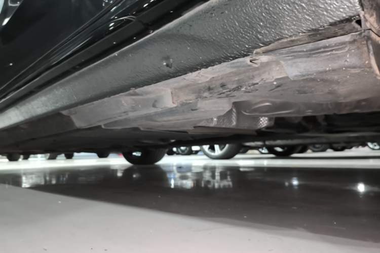 Used Audi A4L 2022 40 TFSI Luxury Dynamic Model Left Side Sill