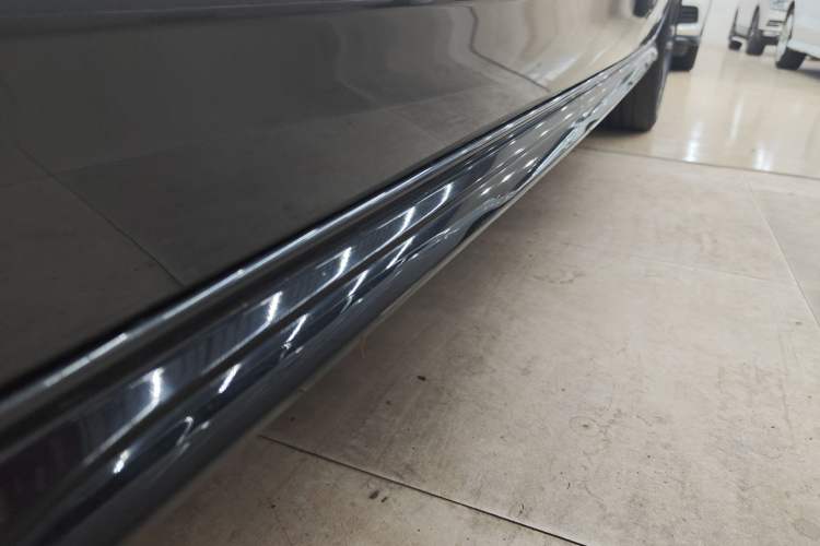 Used Audi A4L 2022 40 TFSI Luxury Dynamic Model Left Side Sill