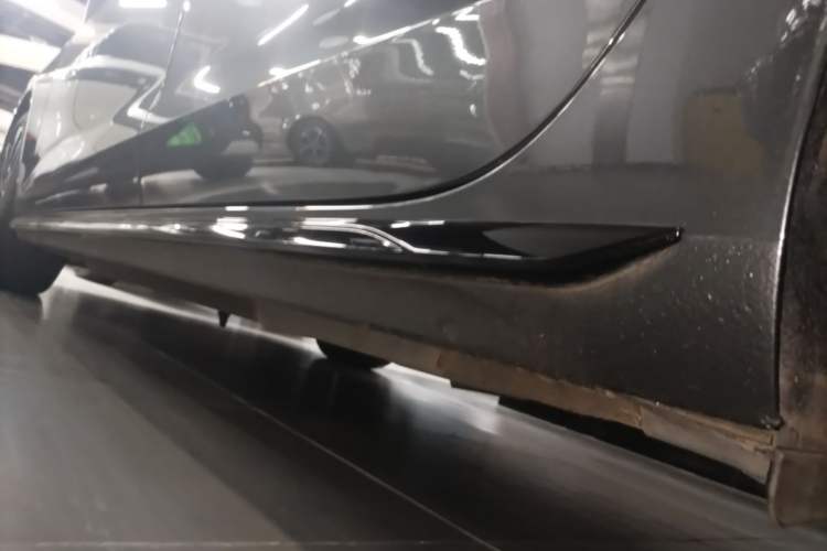 Used Audi A4L 2022 40 TFSI Luxury Dynamic Model Left Side Sill