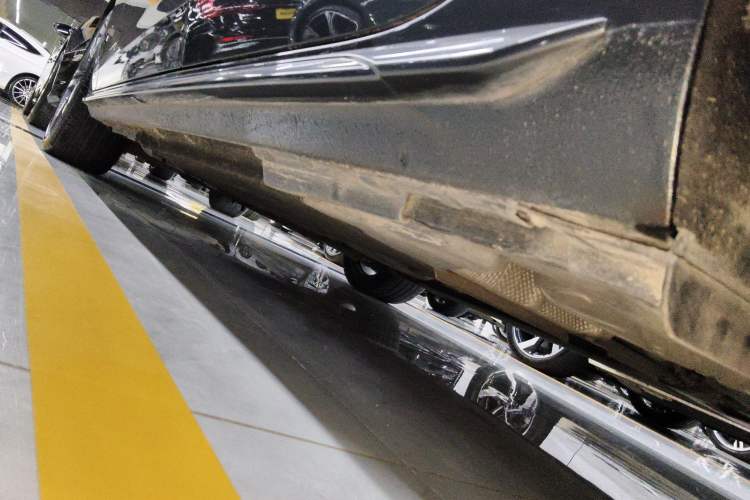 Used Audi A4L 2022 40 TFSI Luxury Dynamic Model Left Side Sill