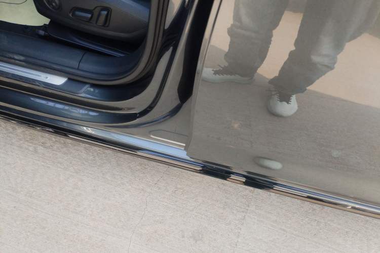 Used Audi A4L 2022 40 TFSI Luxury Dynamic Model Left Side Sill