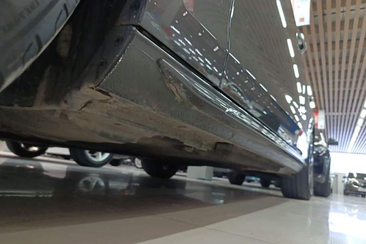 Used Audi A4L 2022 40 TFSI Fashion Dynamic Model Left Side Sill