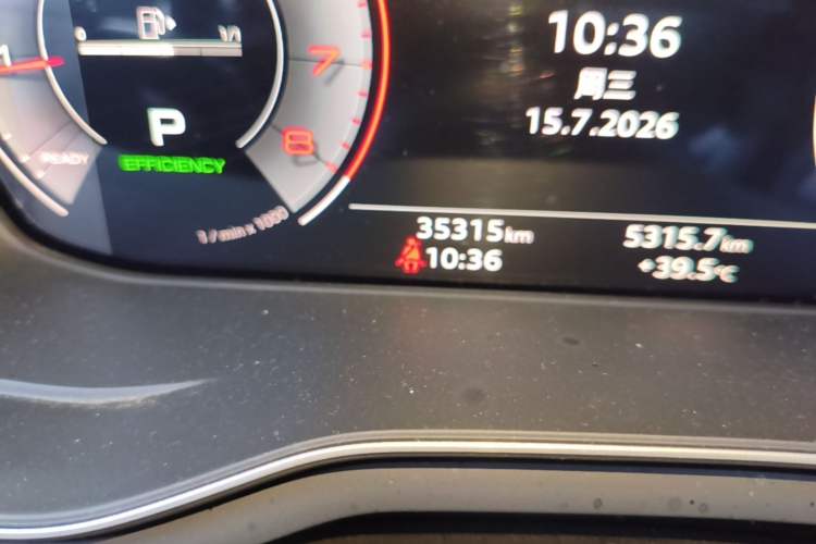 Used Audi A4L 2022 40 TFSI Fashion Dynamic Model Odometer Close Up