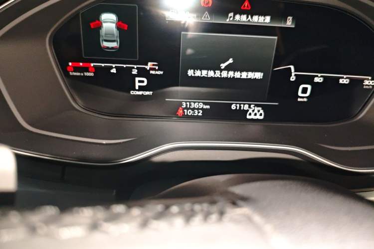 Used Audi A4L 2022 40 TFSI Fashion Dynamic Model Odometer Close Up