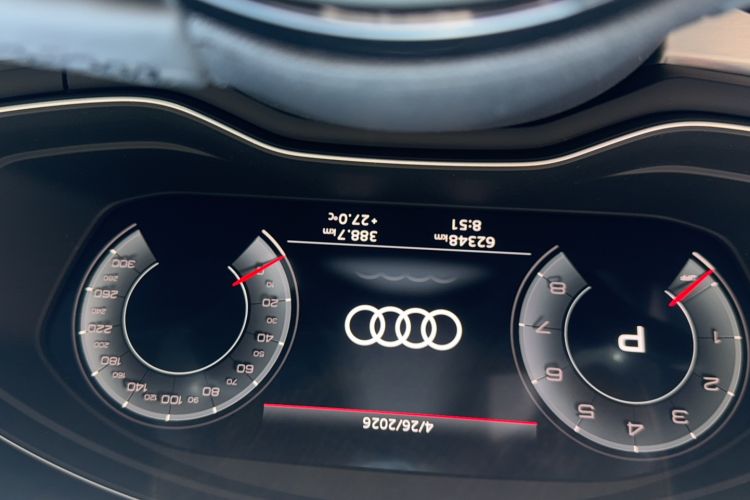 Used Audi A4L 2022 40 TFSI Fashion Dynamic Model Odometer Close Up