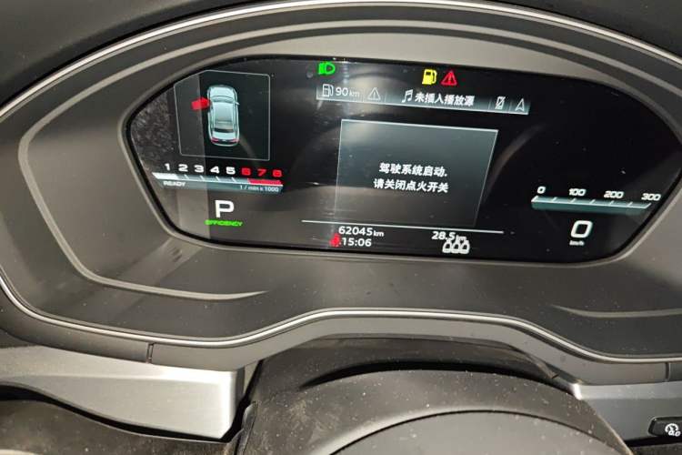 Used Audi A4L 2022 40 TFSI Luxury Dynamic Model Odometer Close Up