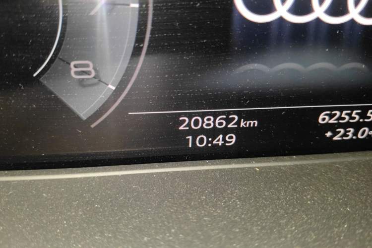 Used Audi A4L 2022 40 TFSI Fashion Dynamic Model Odometer Close Up
