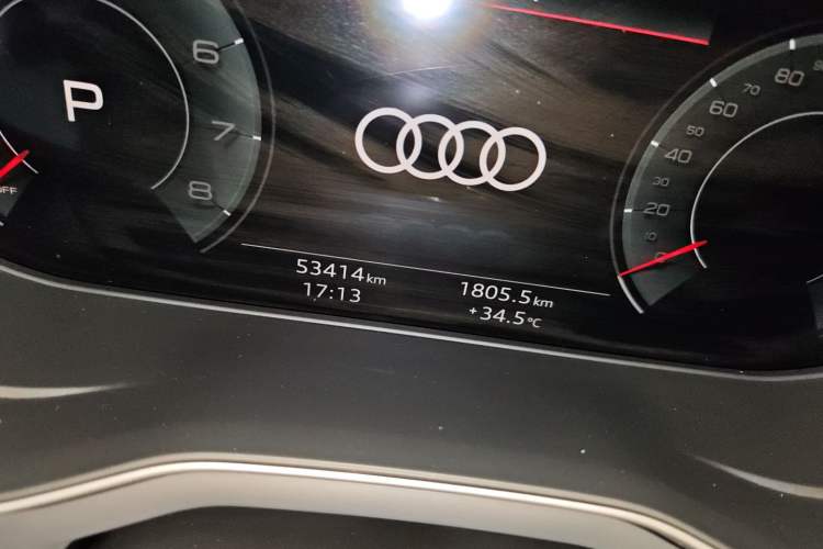 Used Audi A4L 2022 40 TFSI Fashion Dynamic Model Odometer Close Up