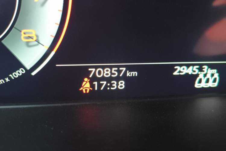 Used Audi A4L 2022 40 TFSI Luxury Dynamic Model Odometer Close Up