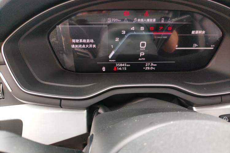 Used Audi A4L 2022 40 TFSI Luxury Dynamic Model Odometer Close Up