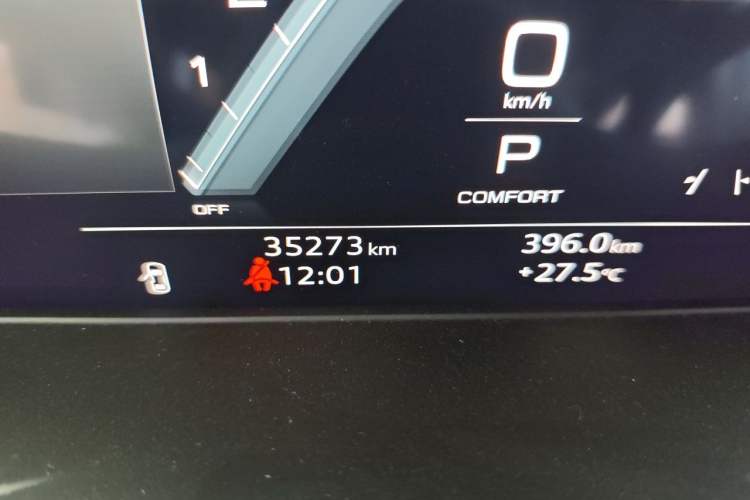 Used Audi A4L 2022 40 TFSI Fashion Dynamic Model Odometer Close Up