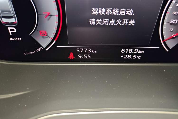Used Audi A4L 2022 40 TFSI Luxury Dynamic Model Odometer Close Up