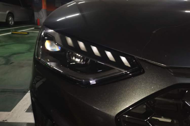 Used Audi A4L 2022 40 TFSI Luxury Dynamic Model Right Front Headlight