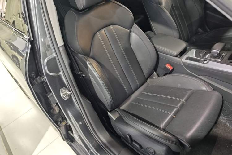 Used Audi A4L 2022 40 TFSI Luxury Dynamic Model Right Front Seat