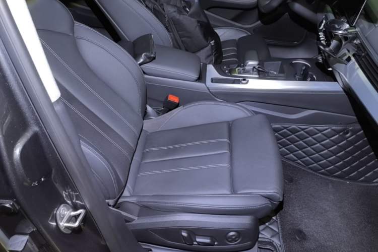 Used Audi A4L 2022 40 TFSI Luxury Dynamic Model Right Front Seat