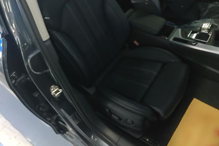 Used Audi A4L 2022 40 TFSI Luxury Dynamic Model Right Front Seat