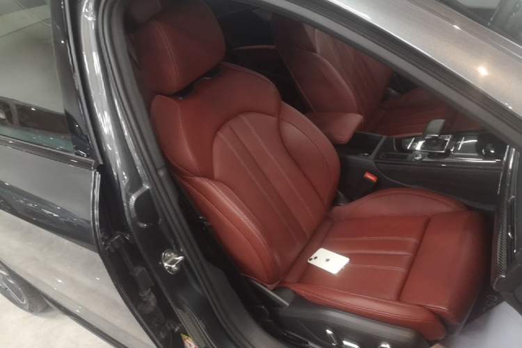 Used Audi A4L 2022 40 TFSI Luxury Dynamic Model Right Front Seat