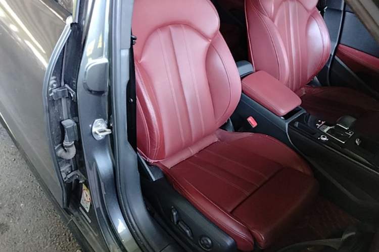 Used Audi A4L 2022 40 TFSI Luxury Dynamic Model Right Front Seat