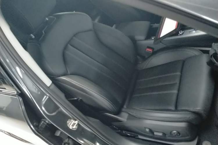 Used Audi A4L 2022 40 TFSI Luxury Dynamic Model Right Front Seat