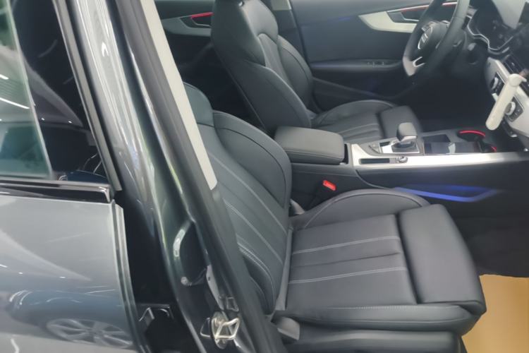 Used Audi A4L 2022 40 TFSI Luxury Dynamic Model Right Front Seat