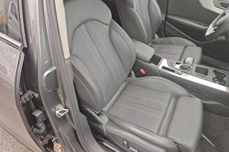 Used Audi A4L 2022 40 TFSI Luxury Dynamic Model Right Front Seat
