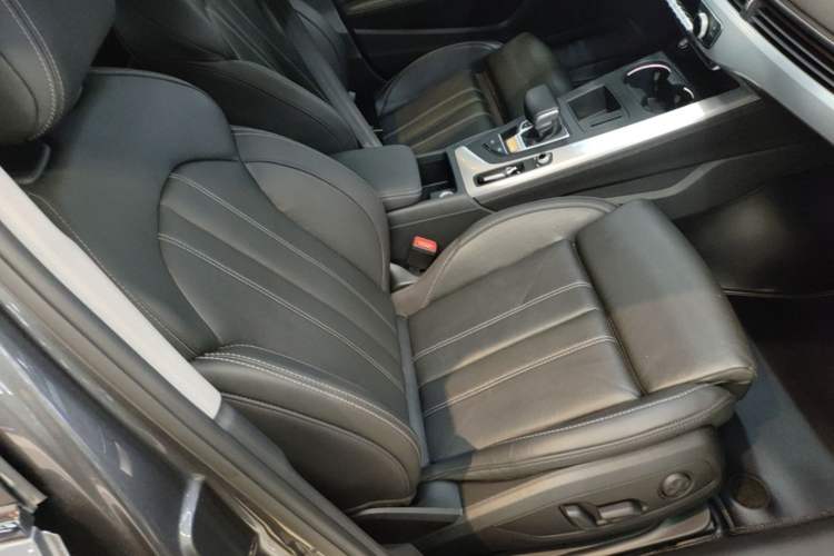 Used Audi A4L 2022 40 TFSI Luxury Dynamic Model Right Front Seat