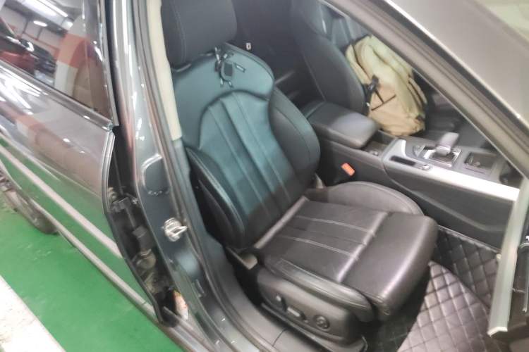 Used Audi A4L 2022 40 TFSI Luxury Dynamic Model Right Front Seat