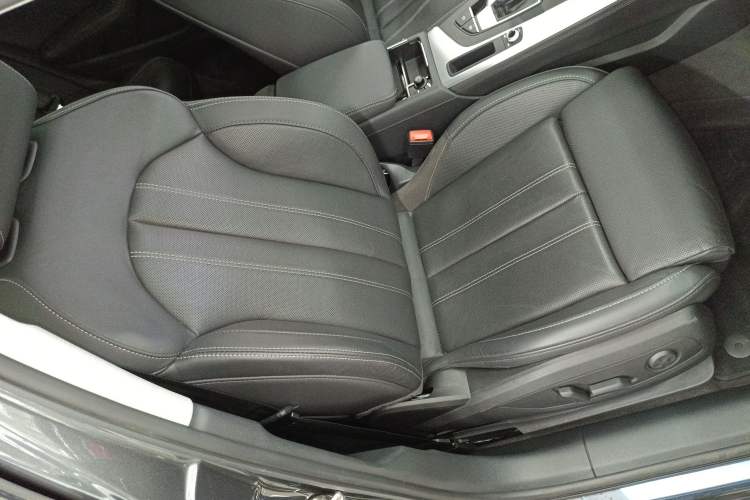 Used Audi A4L 2022 40 TFSI Luxury Dynamic Model Right Front Seat