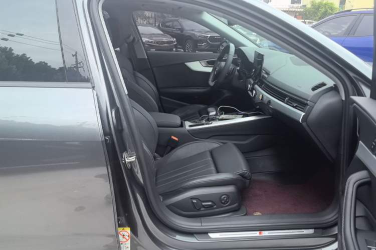 Used Audi A4L 2022 40 TFSI Luxury Dynamic Model Right Front Seat