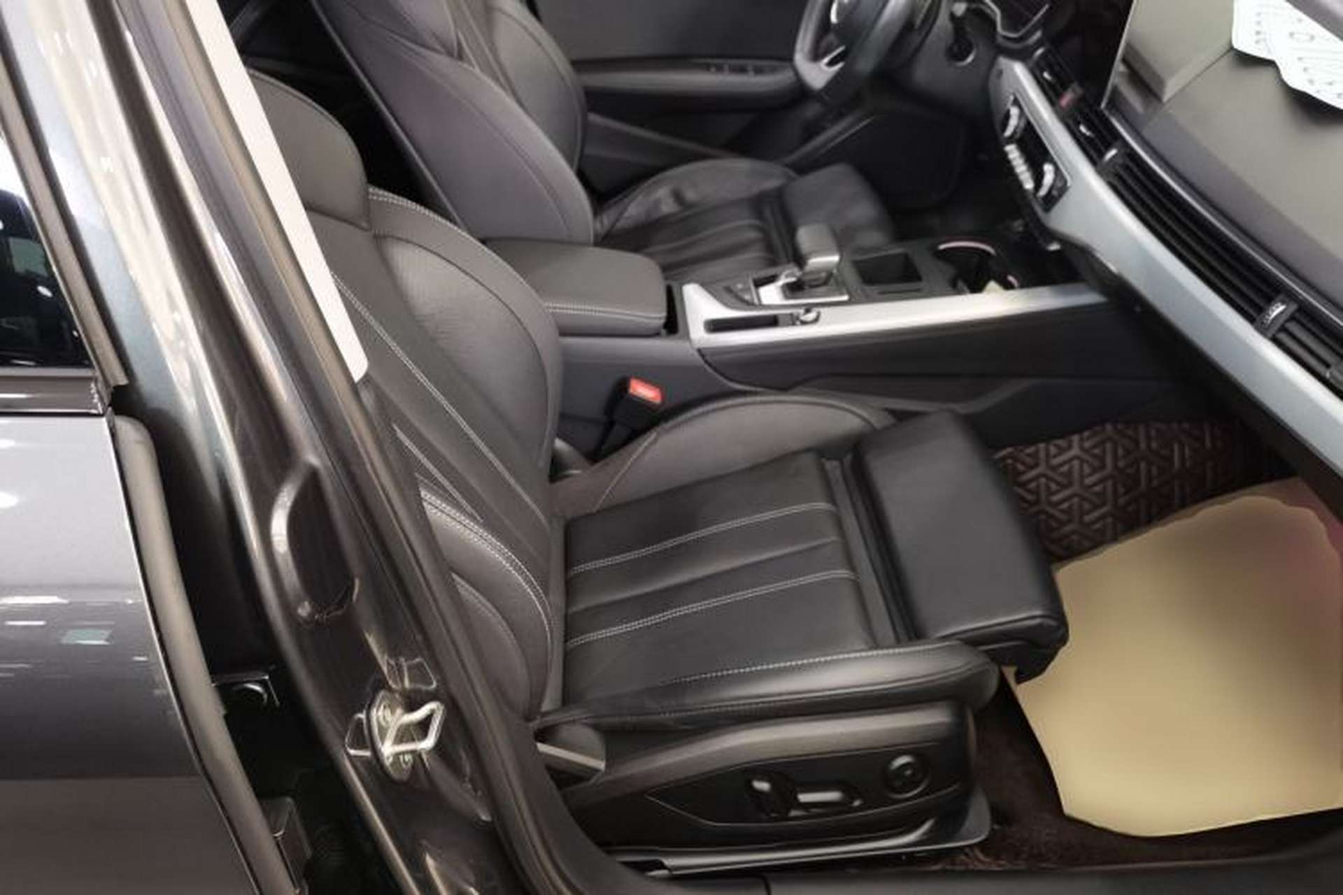 Used Audi A4L 2022 40 TFSI Luxury Dynamic Model Right Front Seat