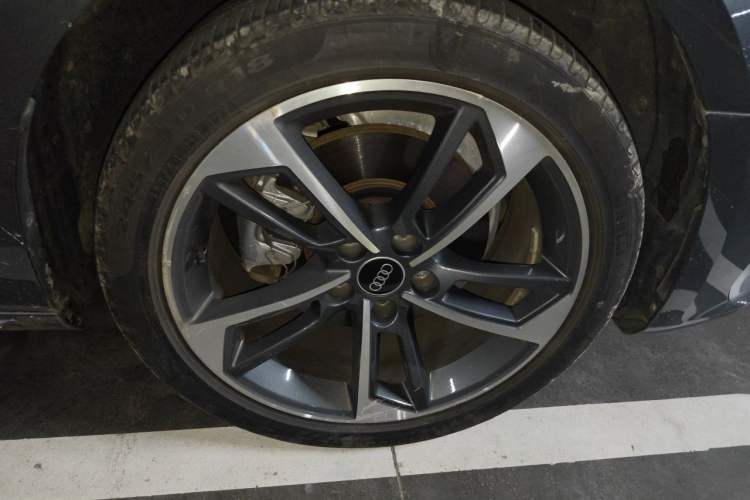 Used Audi A4L 2022 40 TFSI Fashion Dynamic Model Right Front Wheel Hub