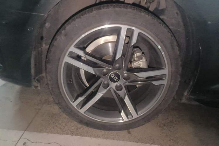 Used Audi A4L 2022 40 TFSI Luxury Dynamic Model Right Front Wheel Hub