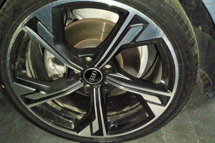 Used Audi A4L 2022 40 TFSI quattro RS Performance Package Right Front Wheel Hub