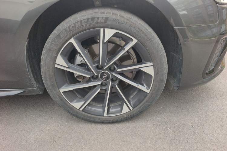 Used Audi A4L 2022 40 TFSI Luxury Dynamic Model Right Front Wheel Hub