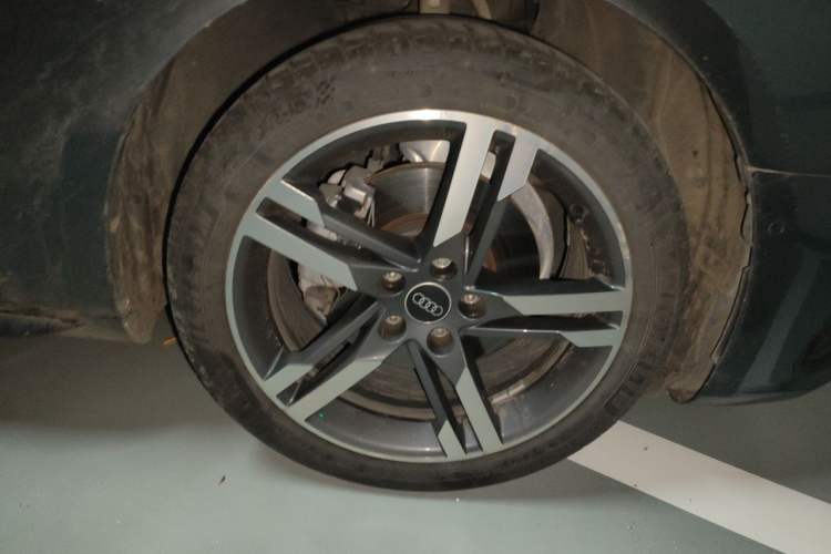 Used Audi A4L 2022 40 TFSI Luxury Dynamic Model Right Front Wheel Hub