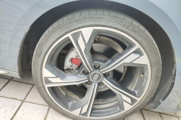 Used Audi A4L 2022 40 TFSI quattro RS Performance Package Right Front Wheel Hub