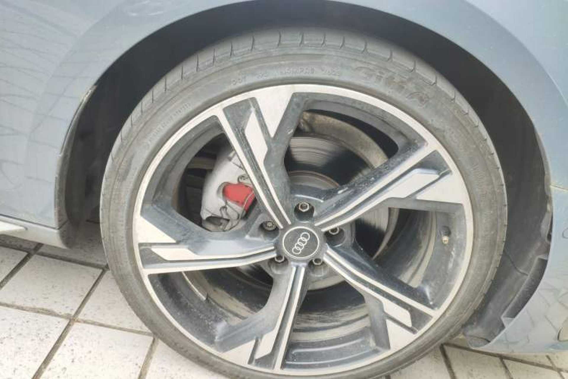 Used Audi A4L 2022 40 TFSI quattro RS Performance Package Right Front Wheel Hub