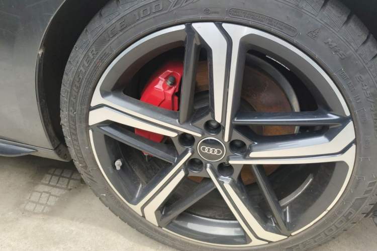 Used Audi A4L 2022 45 TFSI quattro Prestige Dynamic Edition Right Front Wheel Hub