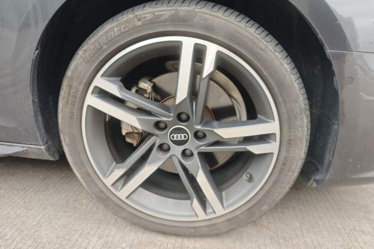 Used Audi A4L 2022 40 TFSI Luxury Dynamic Model Right Front Wheel Hub