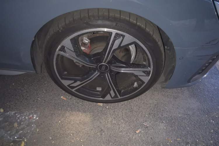 Used Audi A4L 2022 40 TFSI quattro RS Performance Package Right Front Wheel Hub