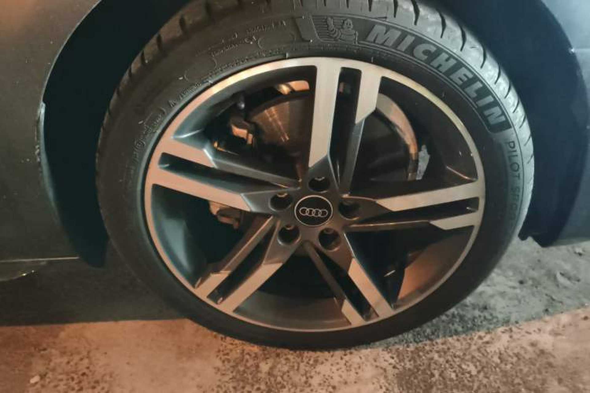 Used Audi A4L 2022 40 TFSI Luxury Dynamic Model Right Front Wheel Hub