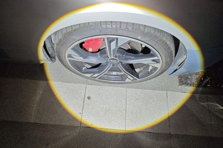 Used Audi A4L 2022 40 TFSI quattro RS Performance Package Right Front Wheel Hub