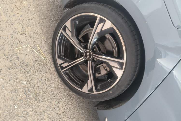 Used Audi A4L 2022 40 TFSI quattro RS Performance Package Right Front Wheel Hub