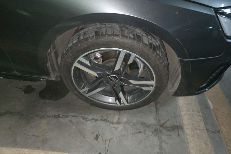 Used Audi A4L 2022 40 TFSI Luxury Dynamic Model Right Front Wheel Hub